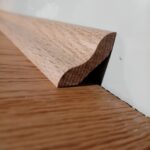 Soklová lišta masív – Dub prírodný lakovaný 30 x 30 x 2440mm